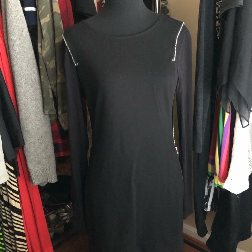 Trendy Black Zipper Dress!